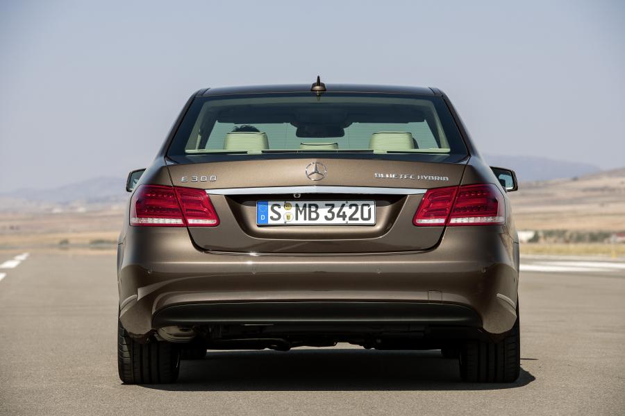  Mercedes-Benz E300 BlueTEC Hybrid 2013 года  (фото 11 из 30)